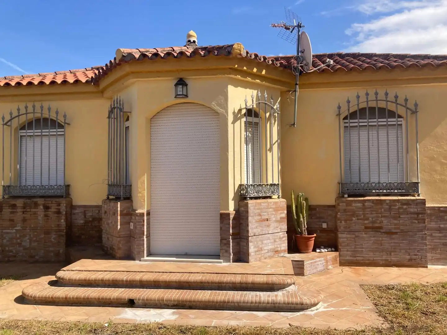 Außenansicht von Haus oder Chalet zur Miete in Palomares del Río, Sevilla