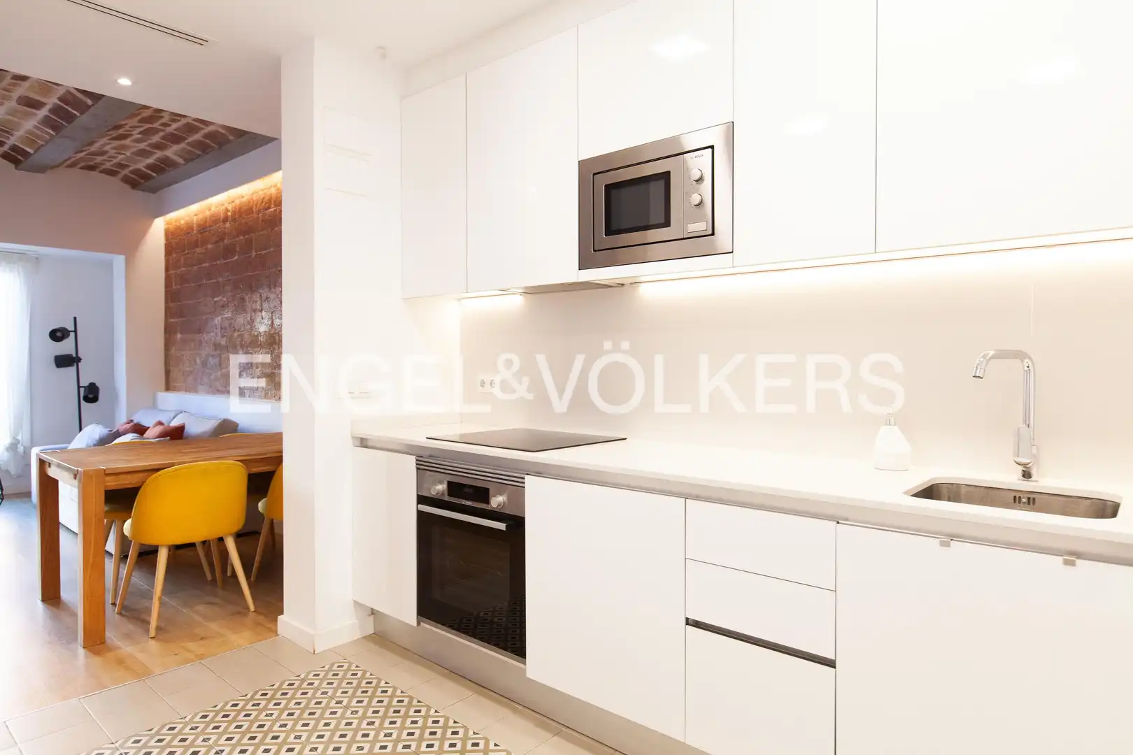 Küche von Wohnung zum Verkauf in Barcelona mit Klimaanlage, Heizung und Privatgarten