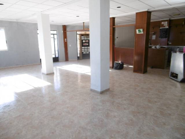 Local comercial en Alquiler en La Pobla de Tornesa