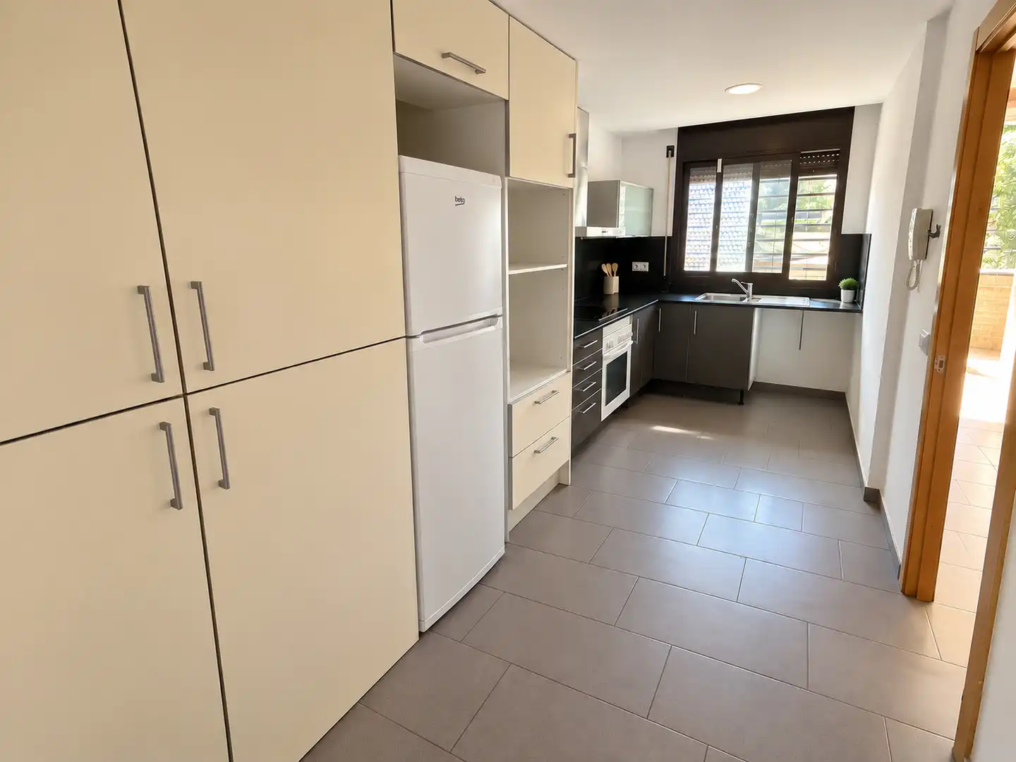 Cocina de Casa o chalet en venta en Vilanova i la Geltrú con Aire acondicionado, Calefacción y Jardín privado