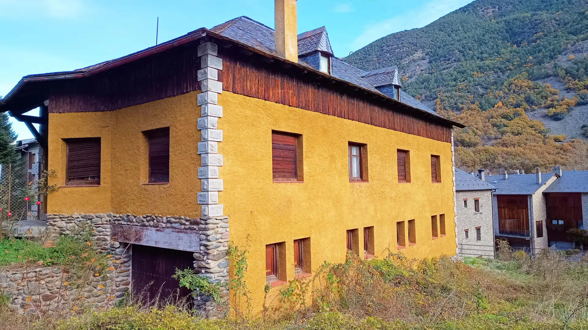 Vista exterior de Casa o xalet en venda en Vall de Cardós amb Jardí privat