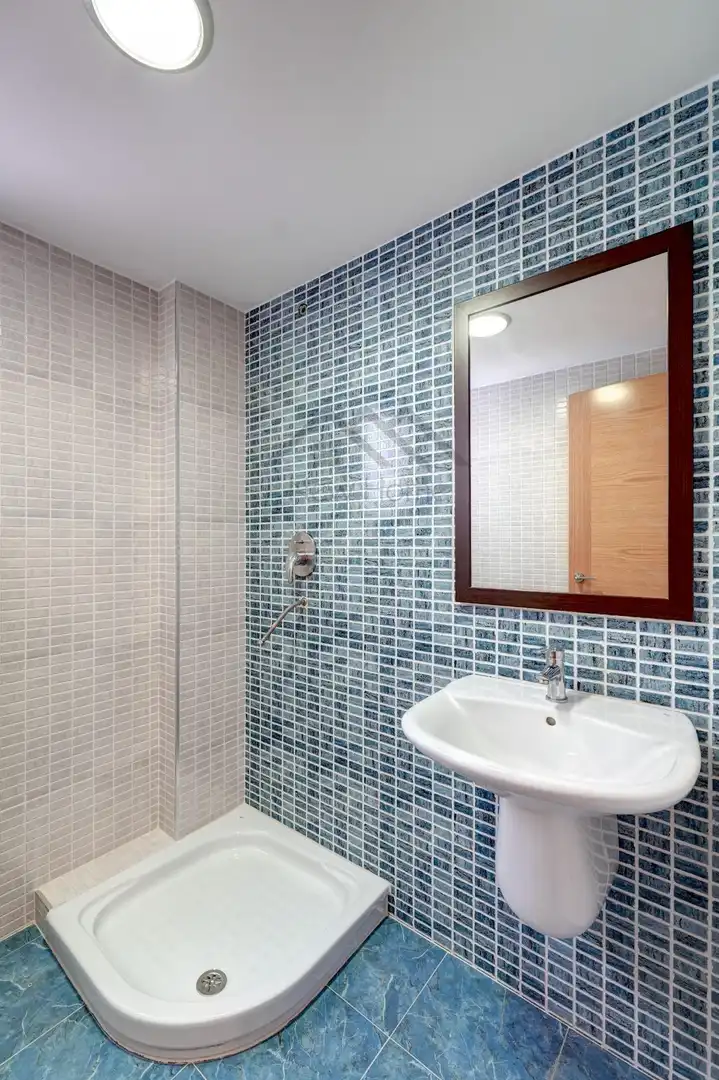 Bathroom of Flat for sale in La Pobla de Vallbona  with Air Conditioner, Heating and Balcony
