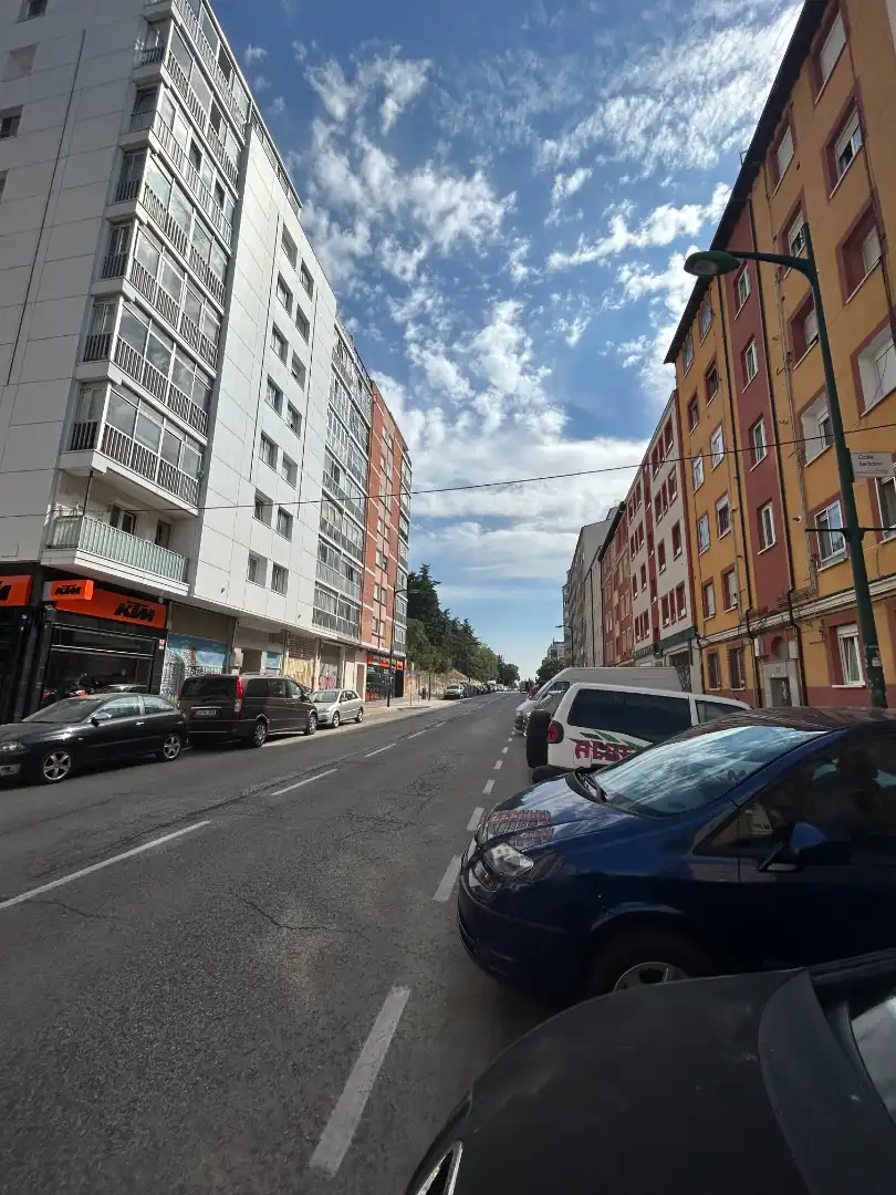 Vista exterior de Pis en venda en Burgos amb Calefacció i Moblat