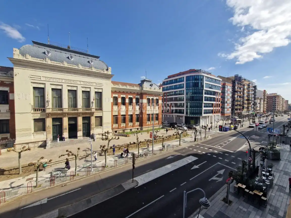 Vista exterior de Piso en venta en Palencia con Calefacción, Trastero y Balcón