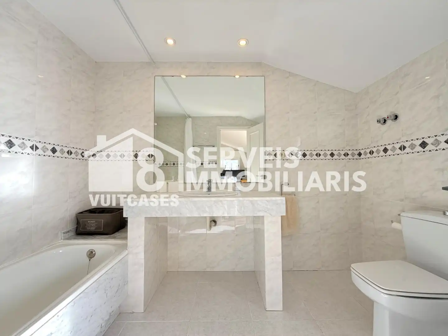 Bathroom of Houses for sale in El Masnou  with Heating, Private garden and Terrace