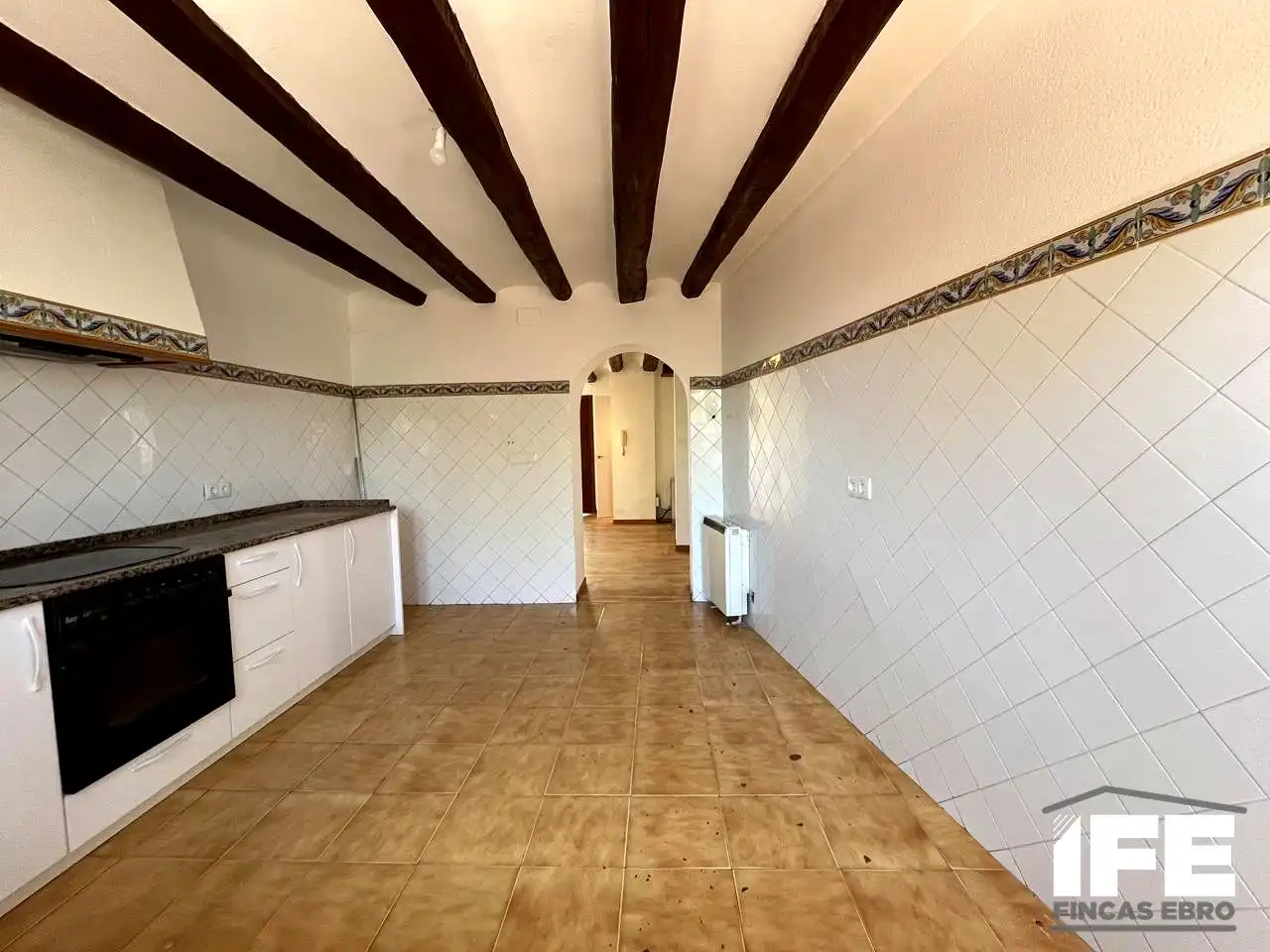 Cuina de Casa o xalet en venda en Mallén amb Jardí privat, Terrassa i Alarma