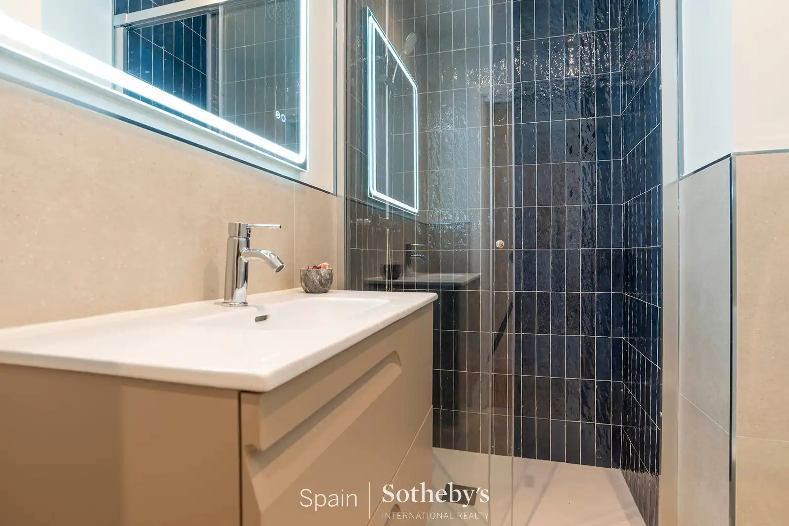 Bany de Apartament en venda en Madrid amb Aire condicionat i Terrassa