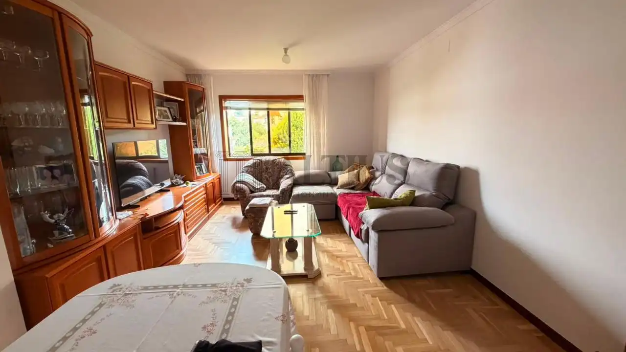 Living room of Flat for share in Santiago de Compostela   with Heating and Furnished
