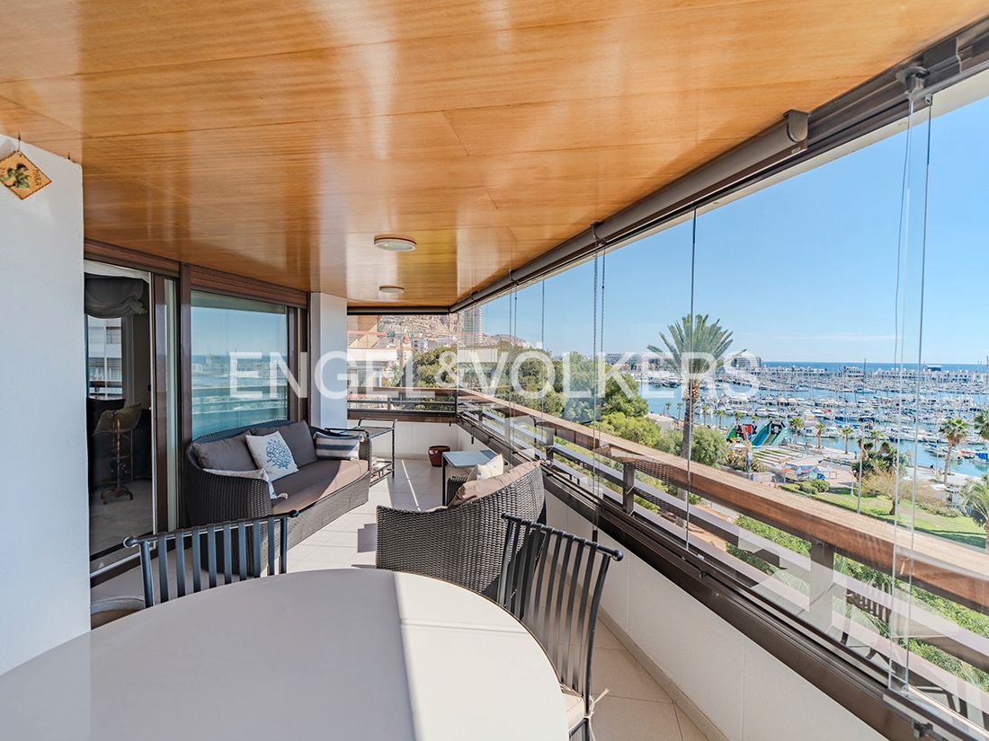 Flat for sale in Avenida de Ramón y Cajal, Ensanche - Diputación