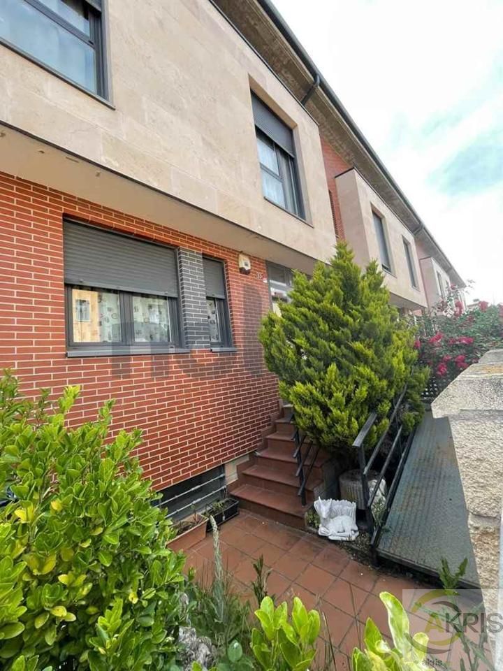 Exterior view of House or chalet for sale in Burgos Capital  with Swimming Pool
