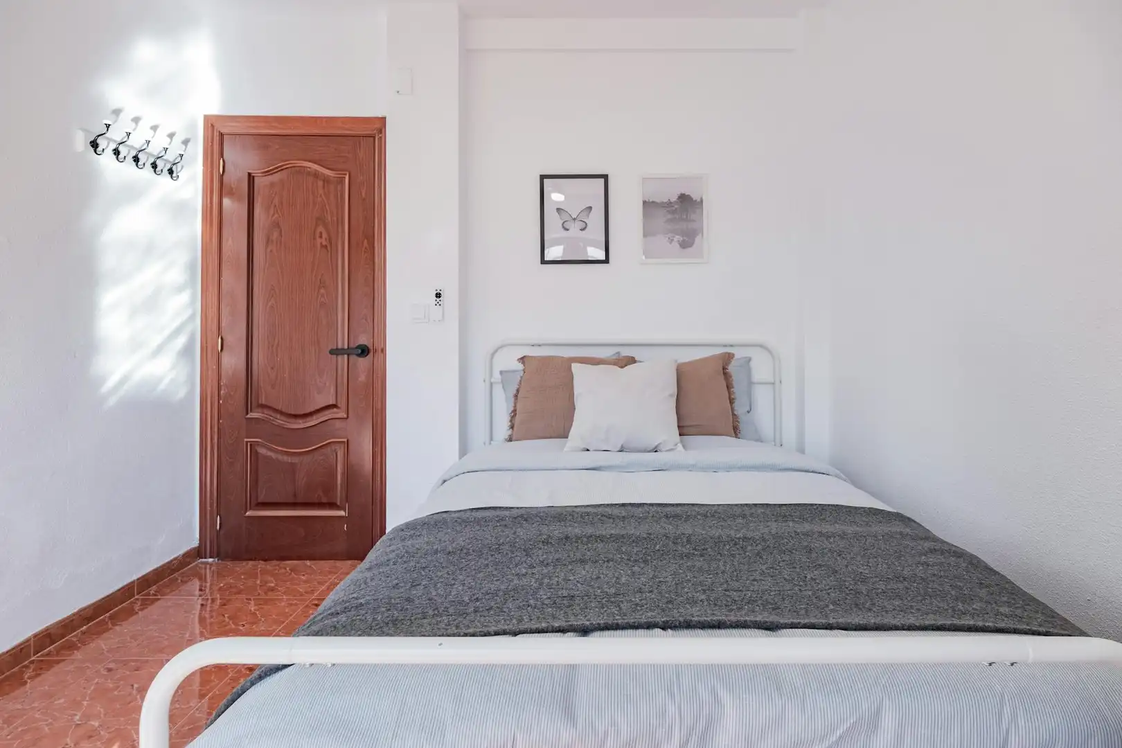 Bedroom of Flat for share in Valencia  with Washing machine