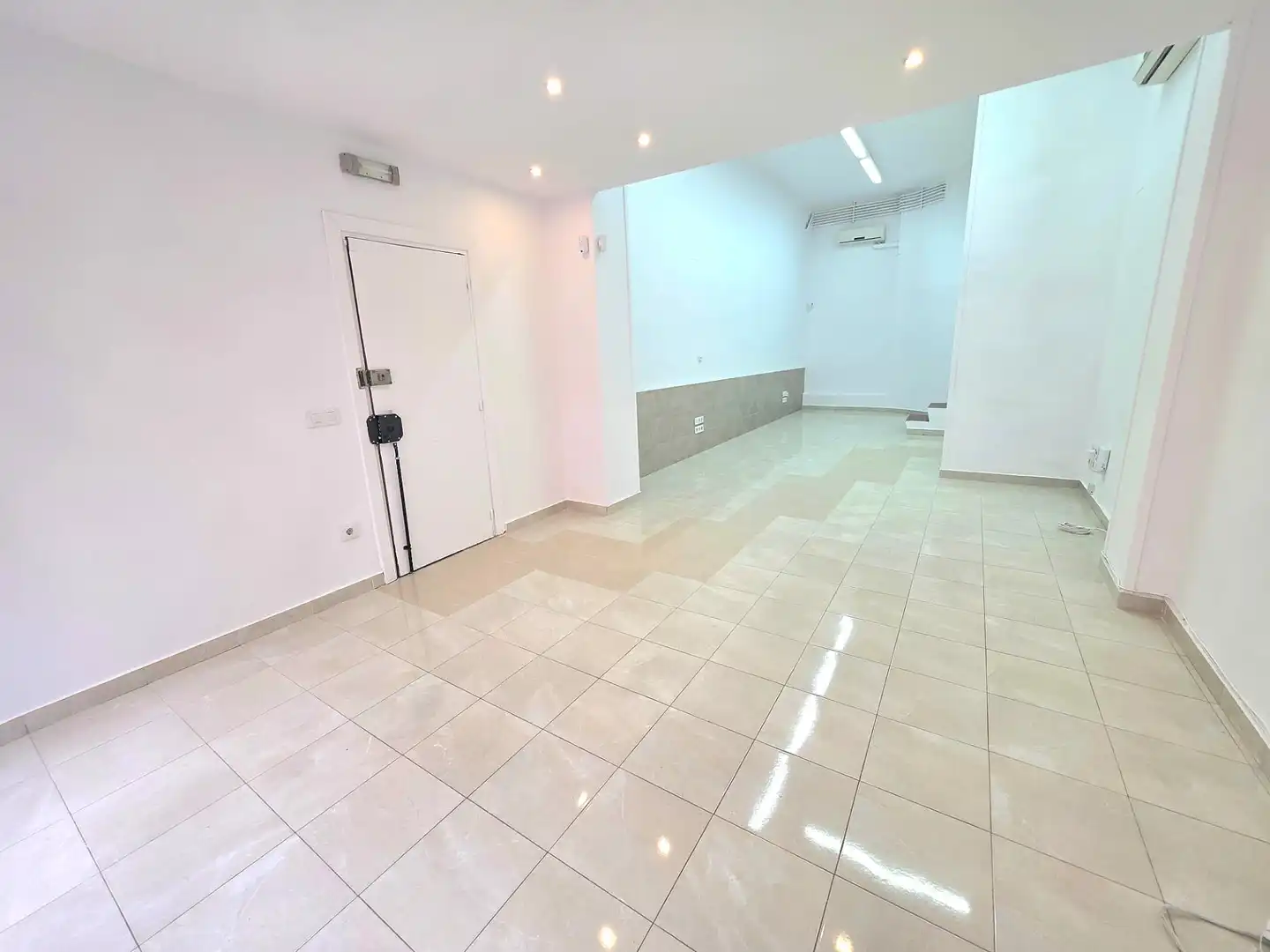 Loft zum Verkauf in L'Hospitalet de Llobregat mit Klimaanlage, Terrasse und Abstellraum