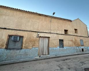 Vista exterior de Casa adosada en venda en Dosbarrios