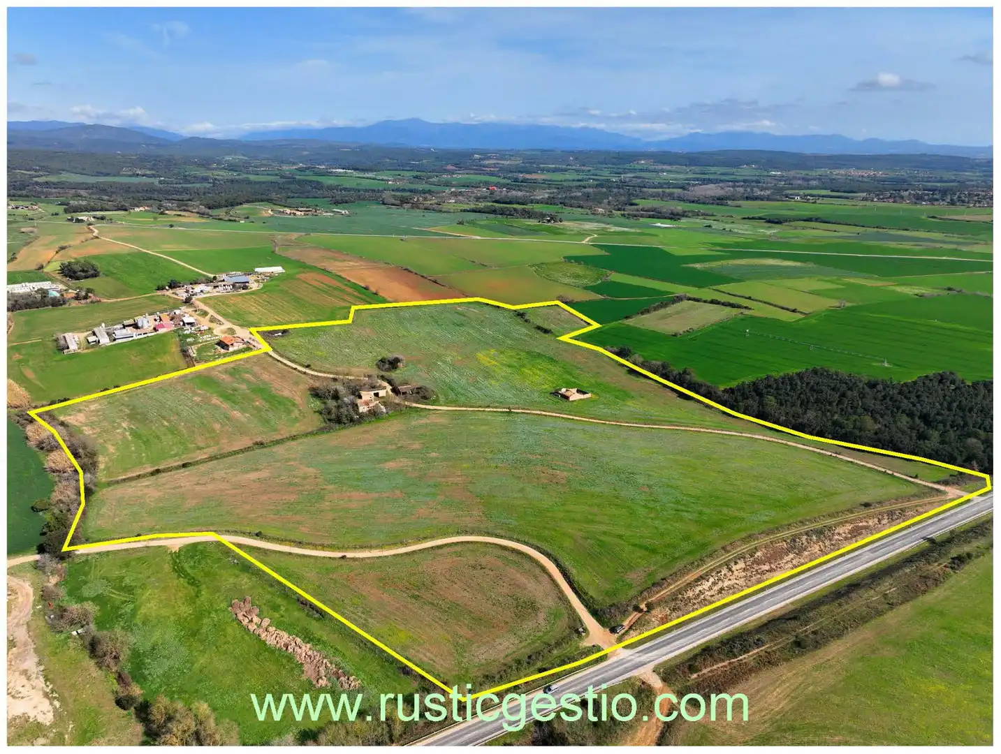 Finca rústica en venda en Navata amb Jardí privat