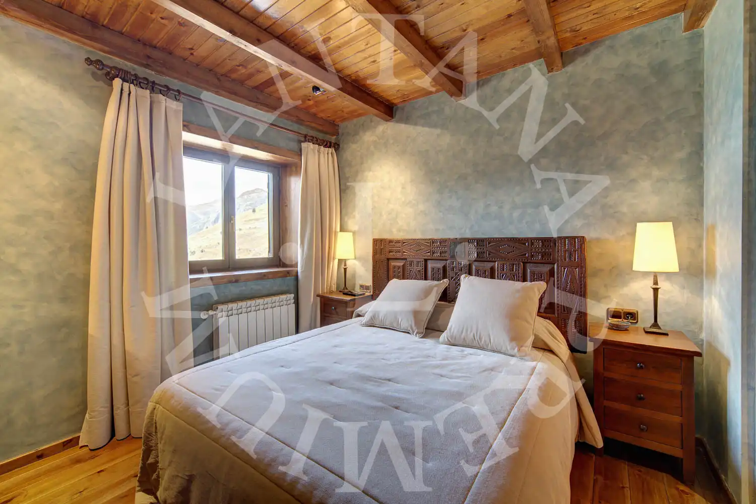 Habitación de Casa adosada en venta en Naut Aran con Calefacción, Jardín privado y Parquet