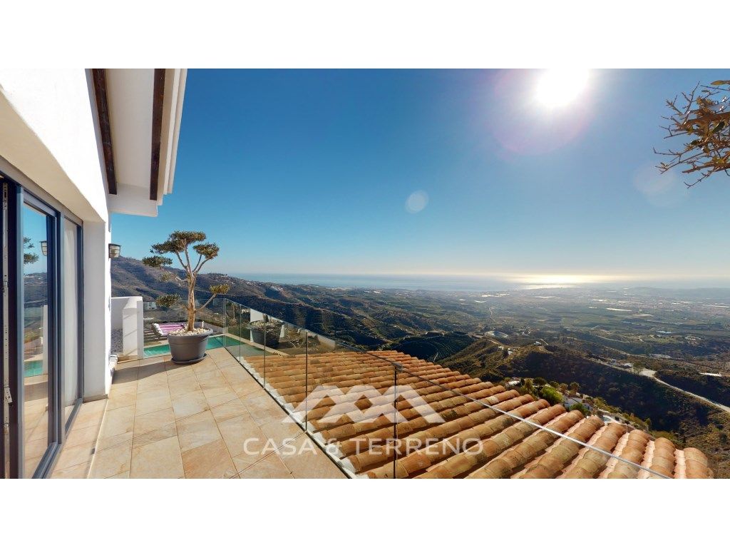 Vista exterior de Casa o xalet de lloguer en Arenas amb Piscina