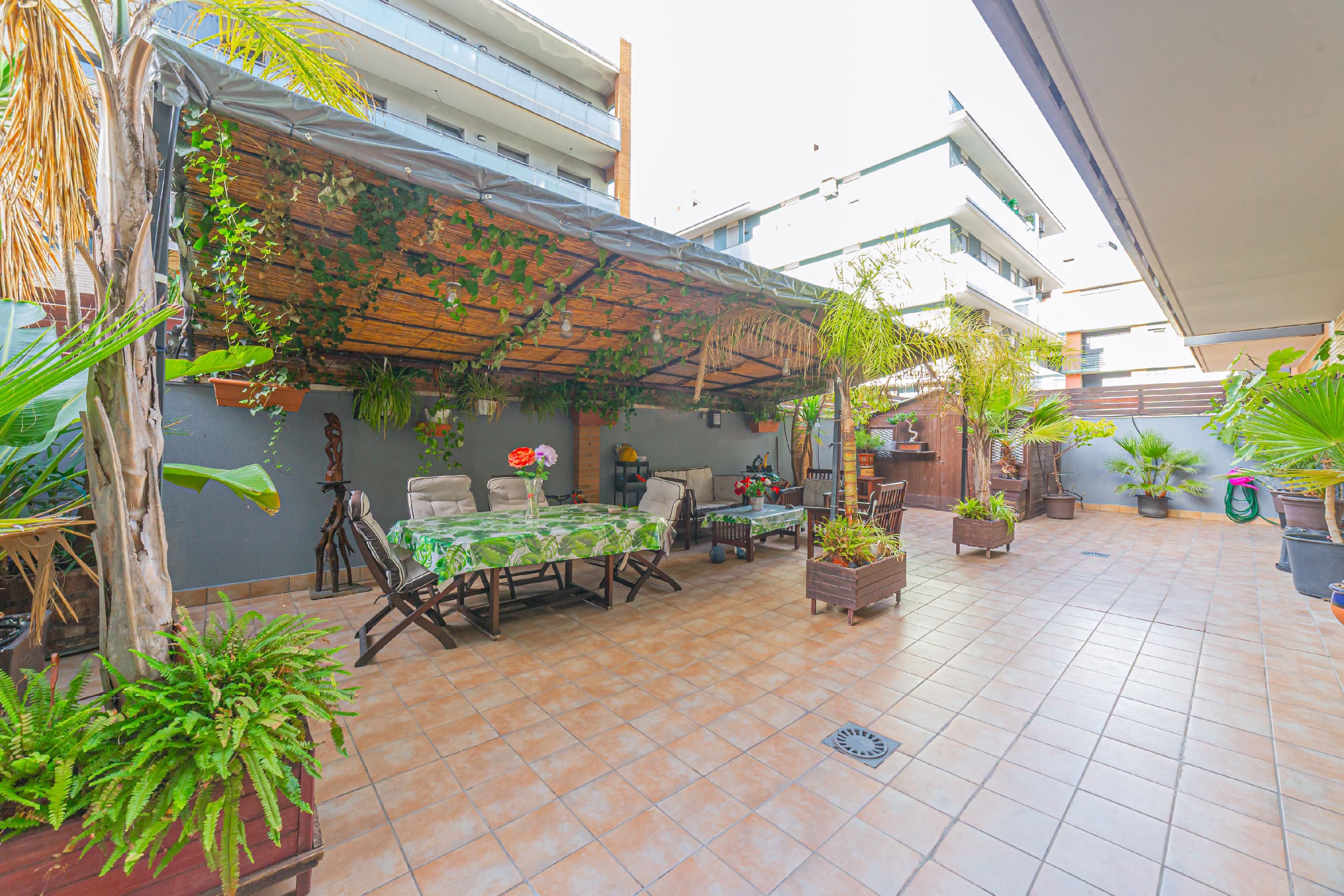 Terrassa de Pis en venda en Badalona amb Aire condicionat, Calefacció i Jardí privat