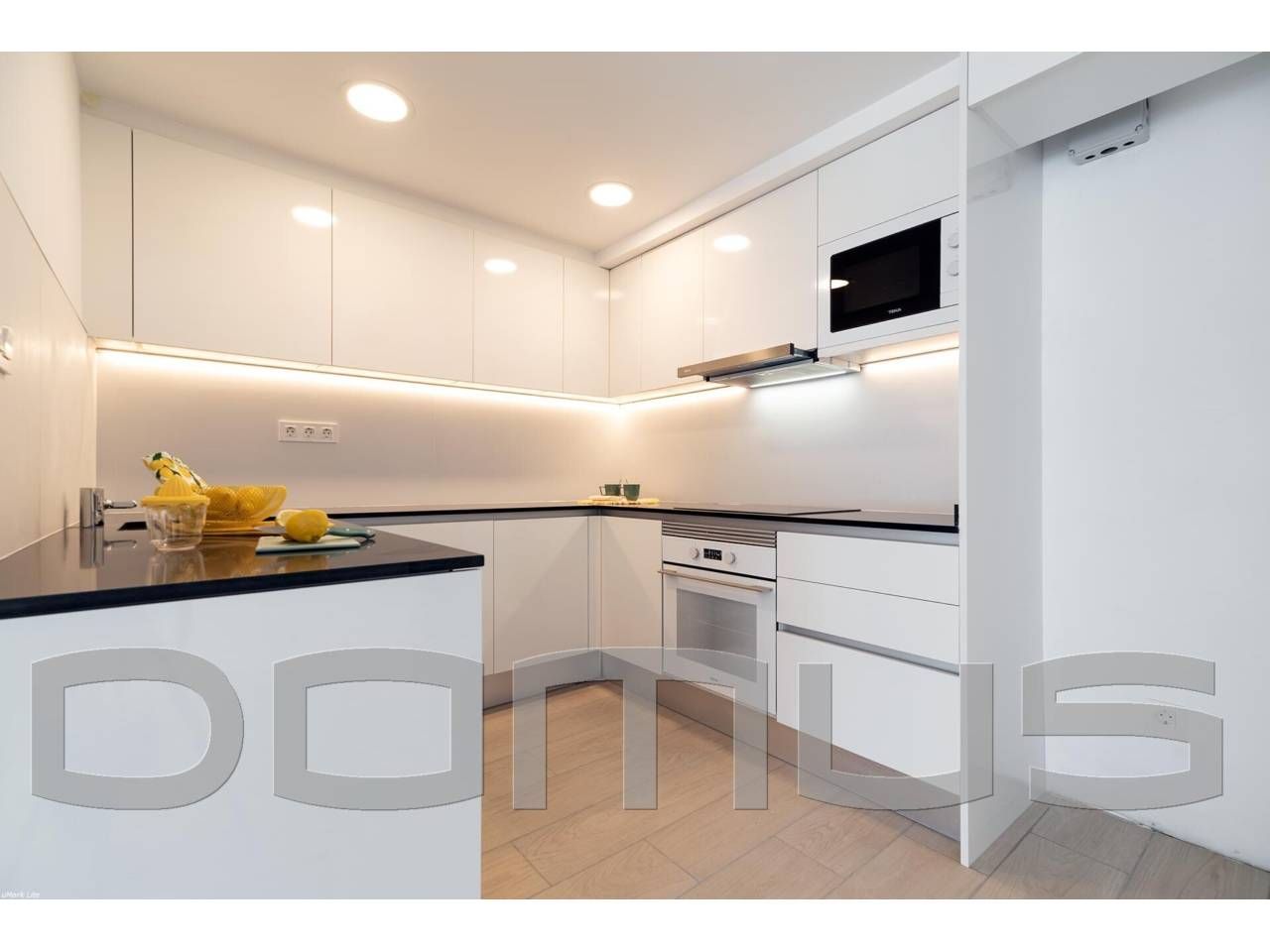 Kitchen of Flat for sale in L'Hospitalet de Llobregat  with Air Conditioner, Heating and Terrace