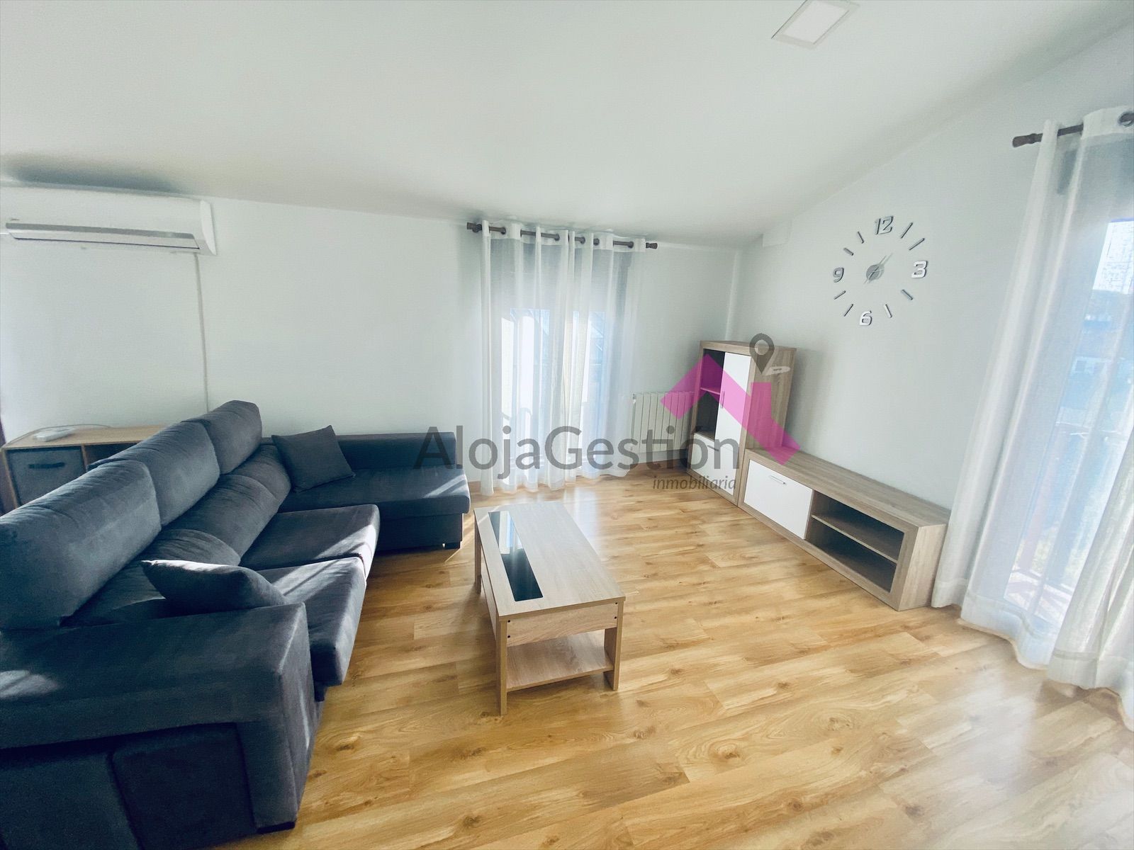 Living room of Flat to rent in Plasencia  with Air Conditioner, Heating and Furnished
