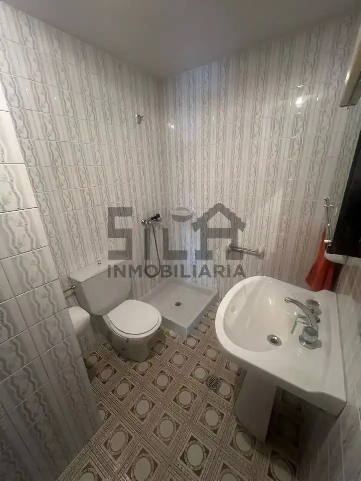 Bathroom of Flat for sale in O Carballiño    with Heating, Parquet flooring and Furnished