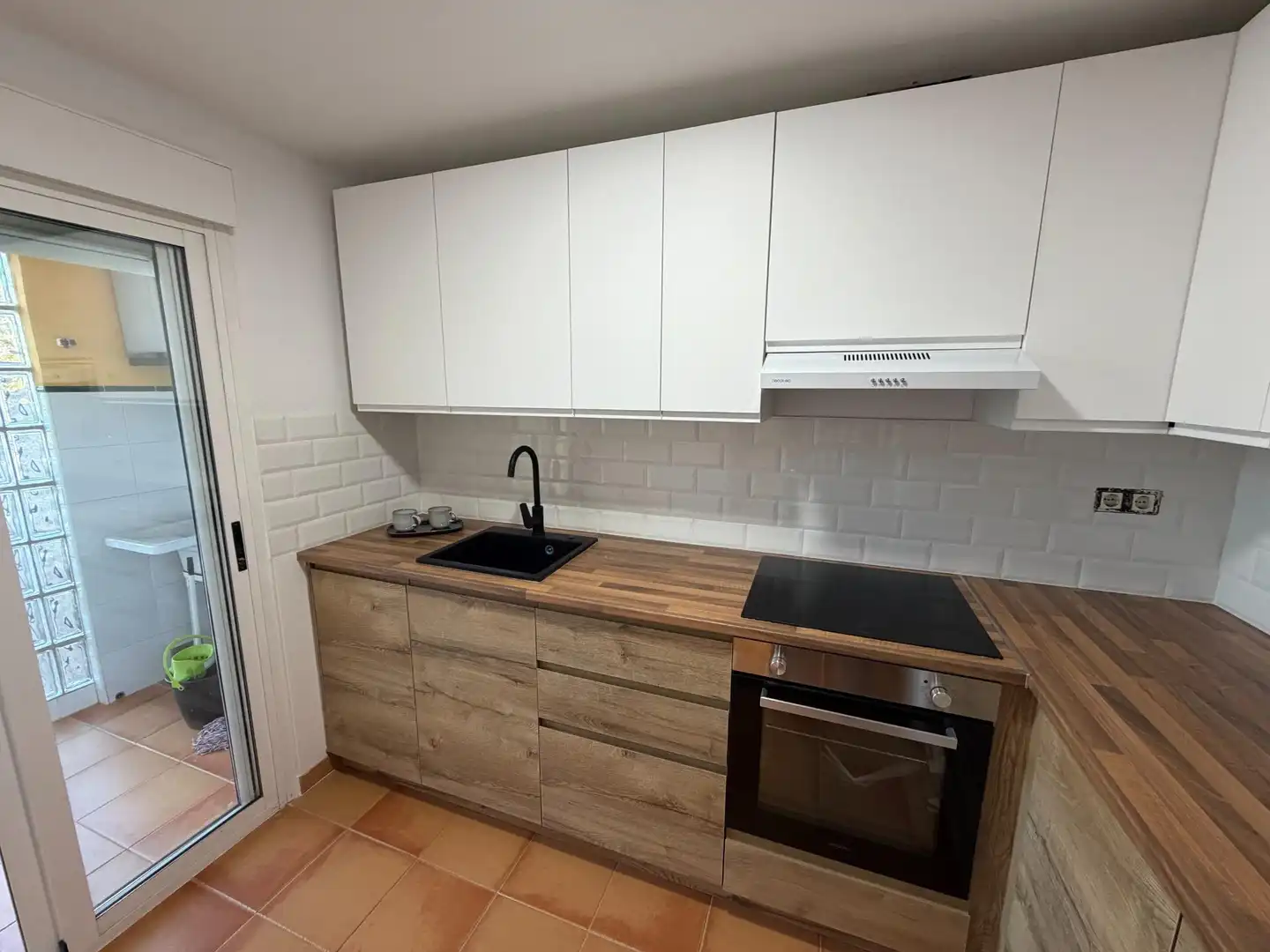 Küche von Einfamilien-Reihenhaus zum Verkauf in Dénia mit Klimaanlage, Privatgarten und Terrasse