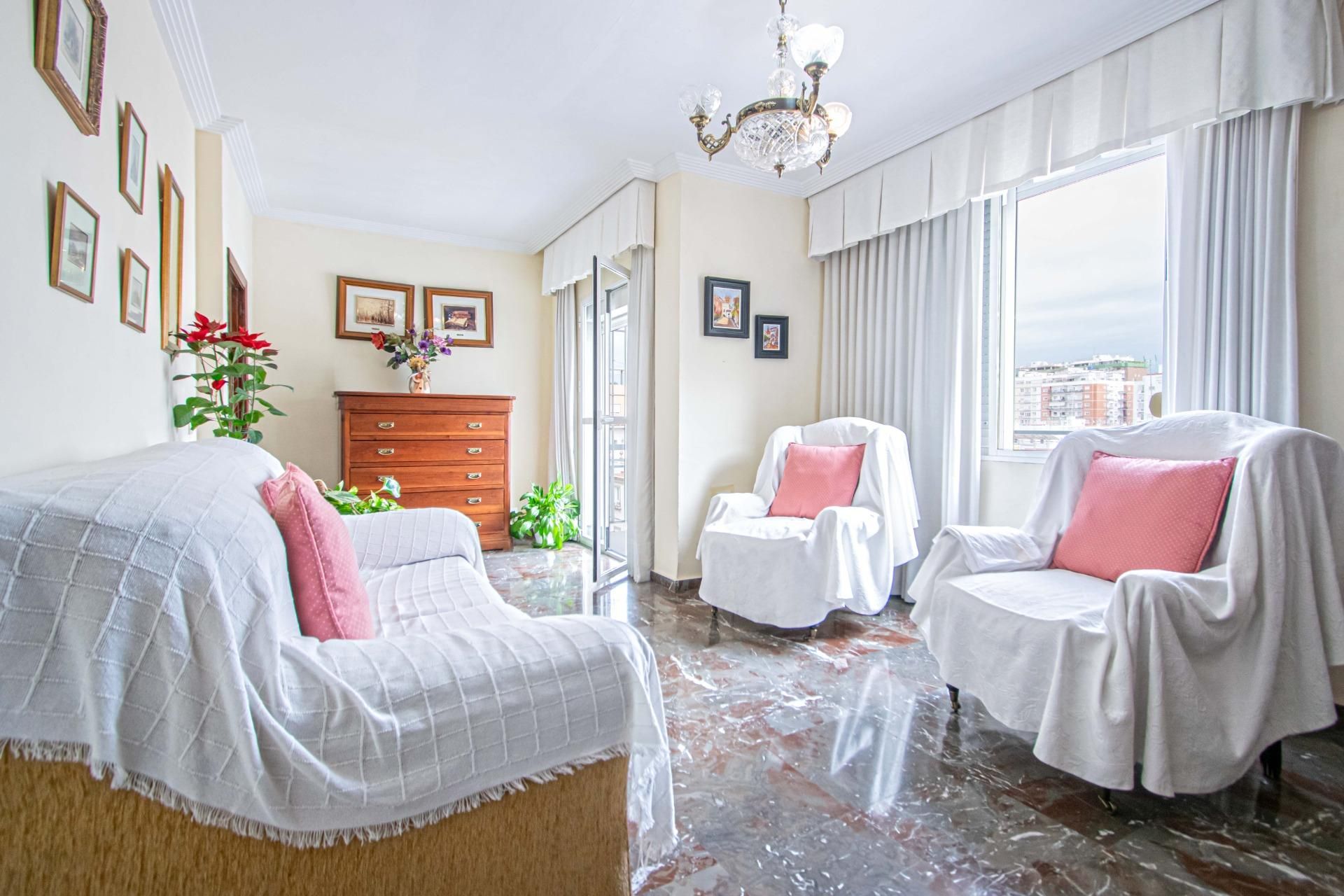 Living room of Flat for sale in  Sevilla Capital  with Air Conditioner and Balcony