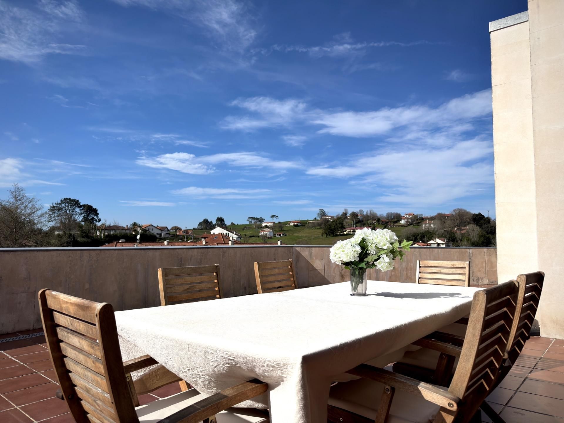 Terraza de Piso en venta en Comillas (Cantabria) con Calefacción, Parquet y Terraza