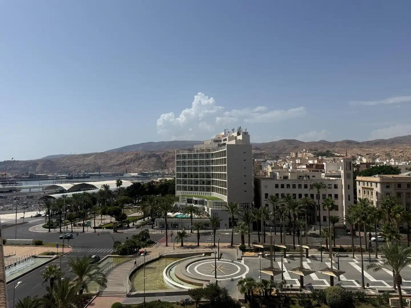 Außenansicht von Wohnung zur Miete in Almería mit Klimaanlage, Terrasse und Möbliert