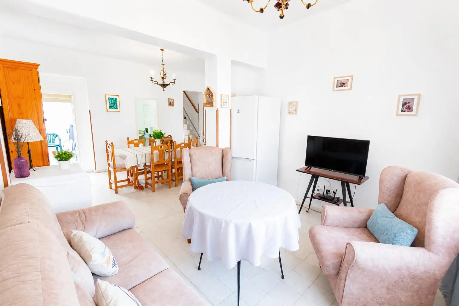 Sala d'estar de Casa adosada en venda en Chipiona amb Terrassa