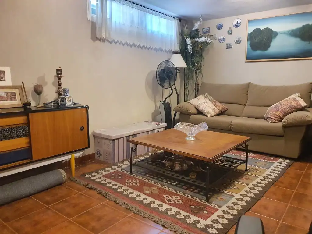 Sala d'estar de Casa adosada en venda en Colmenar Viejo amb Aire condicionat, Jardí privat i Terrassa