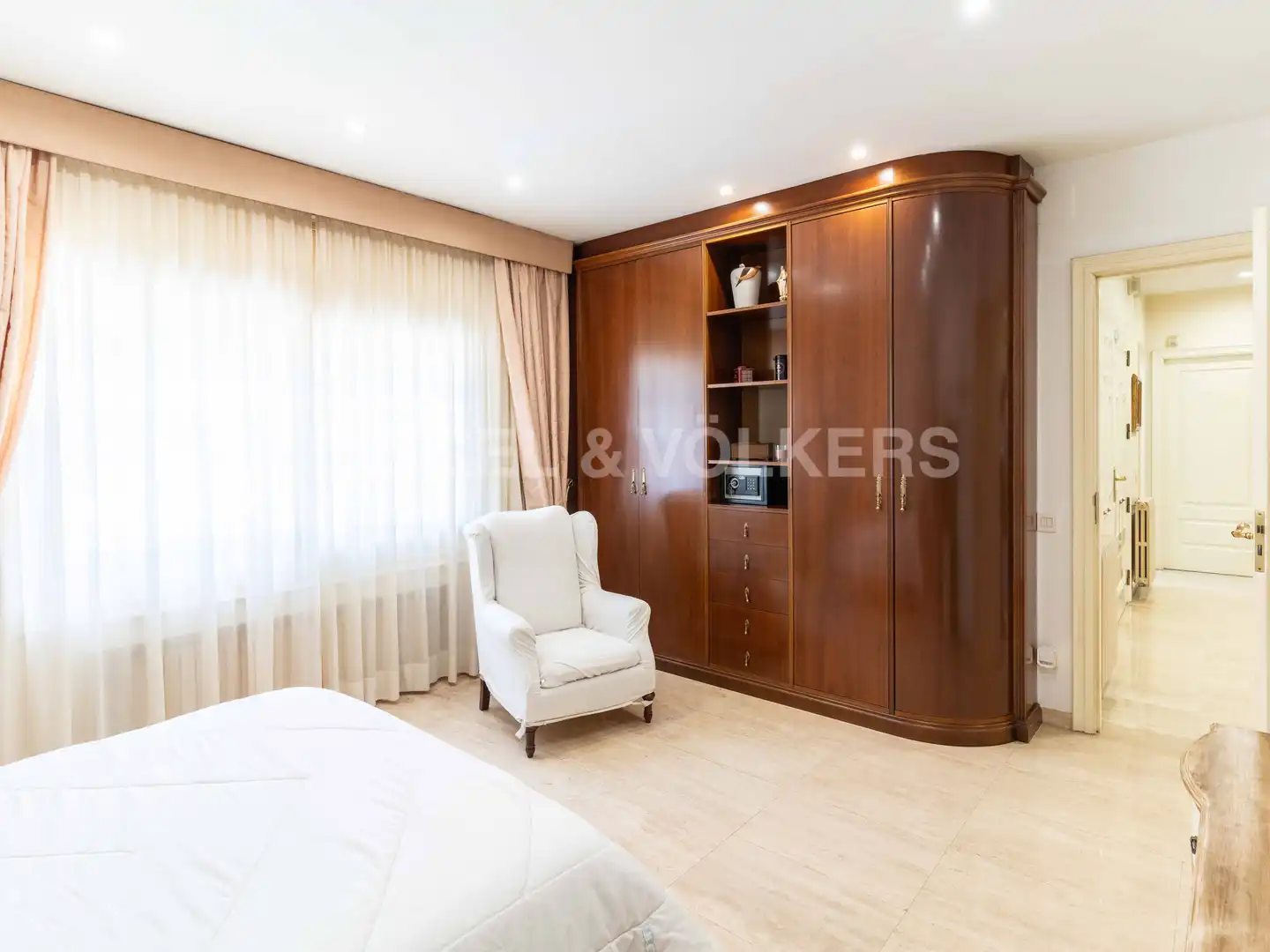 Schlafzimmer von Haus oder Chalet zum Verkauf in Pineda de Mar mit Klimaanlage, Heizung und Privatgarten