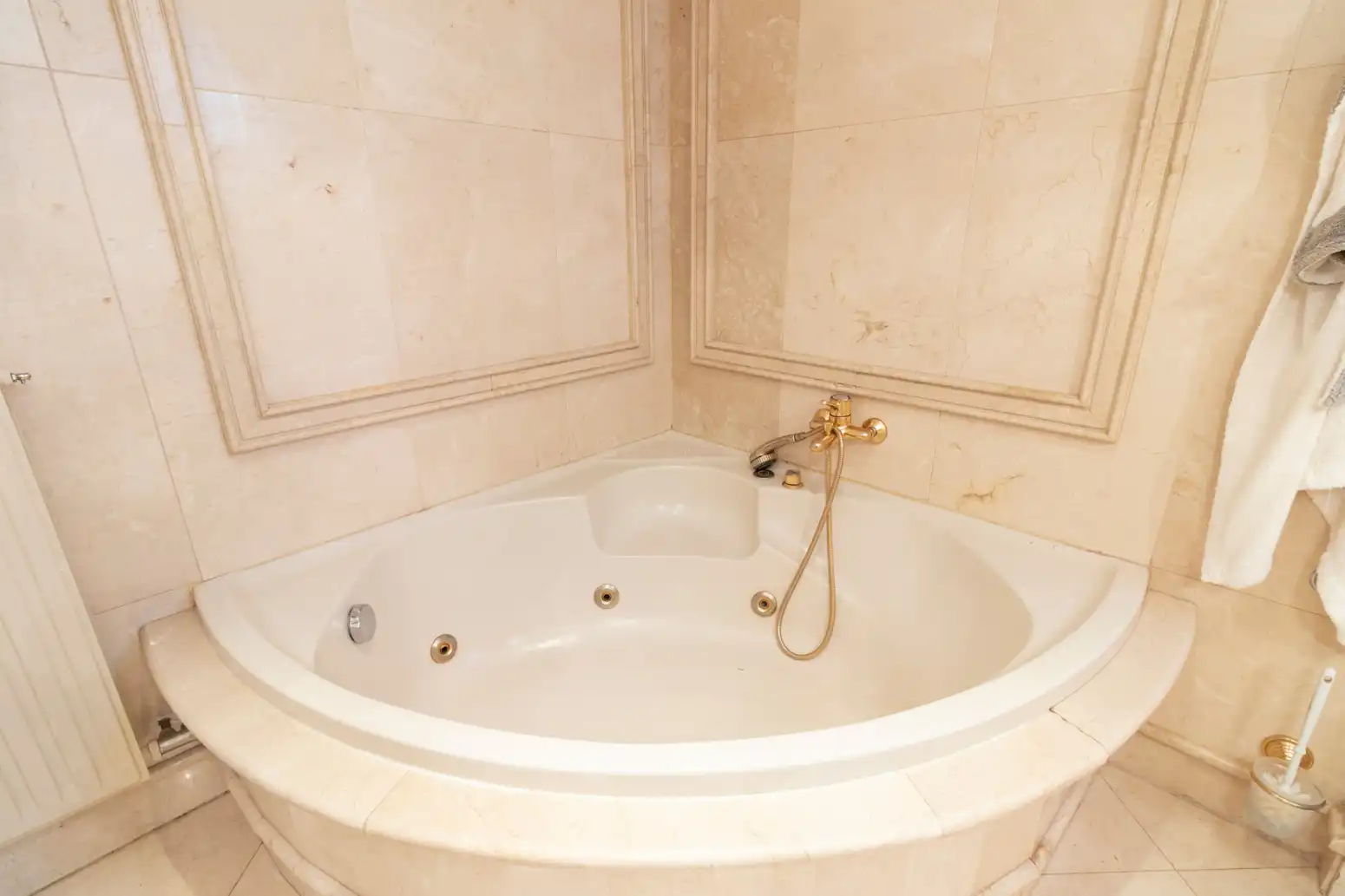 Bany de Casa o xalet en venda en  Logroño amb Calefacció, Jardí privat i Terrassa