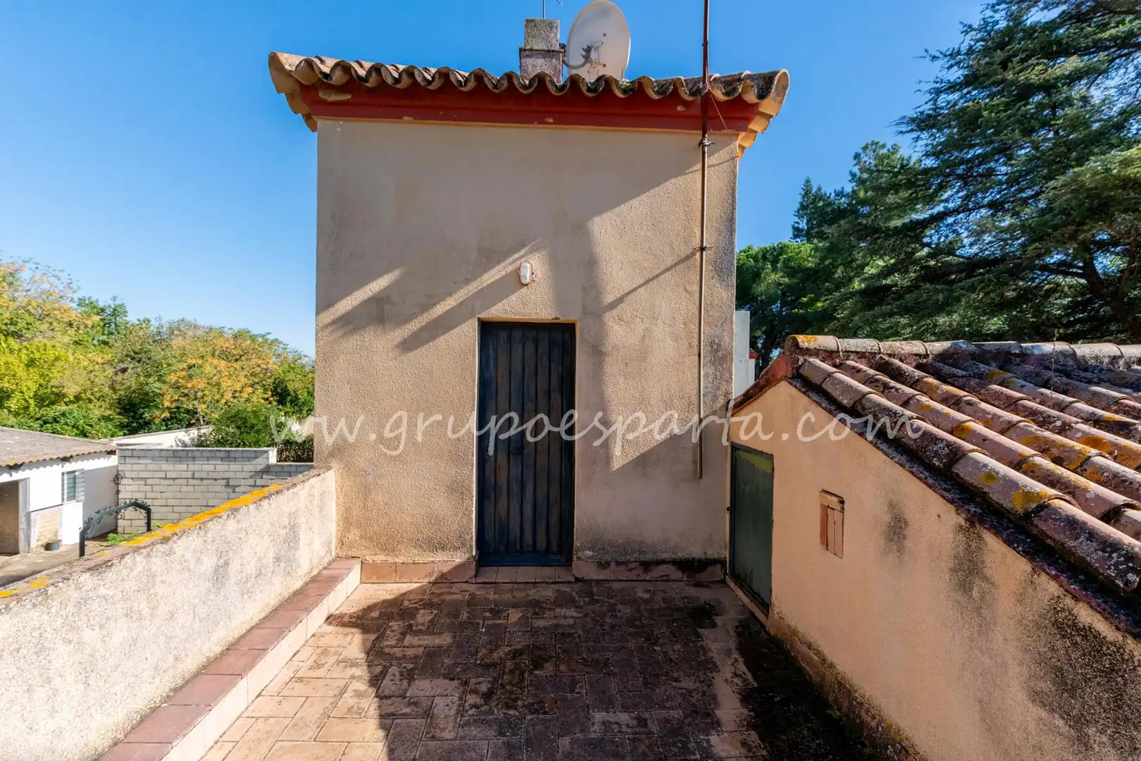 Vista exterior de Casa o xalet en venda en Espartinas amb Aire condicionat, Jardí privat i Terrassa