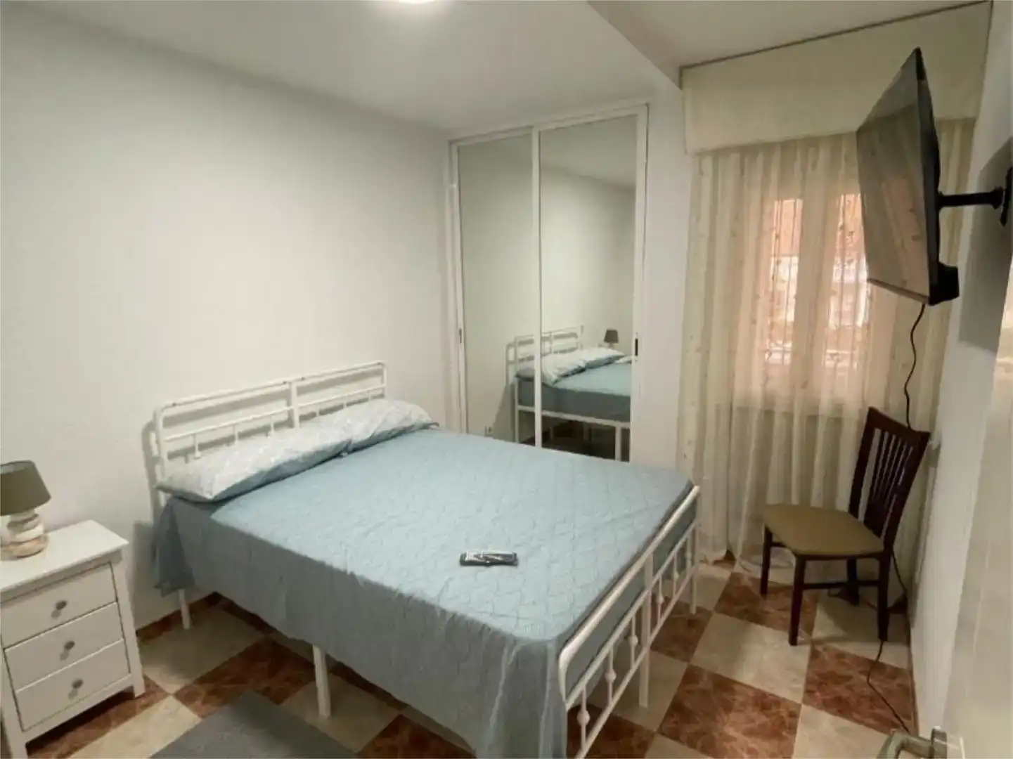 Dormitori de Pis de lloguer en Fuenlabrada amb Moblat, Forn i Rentadora