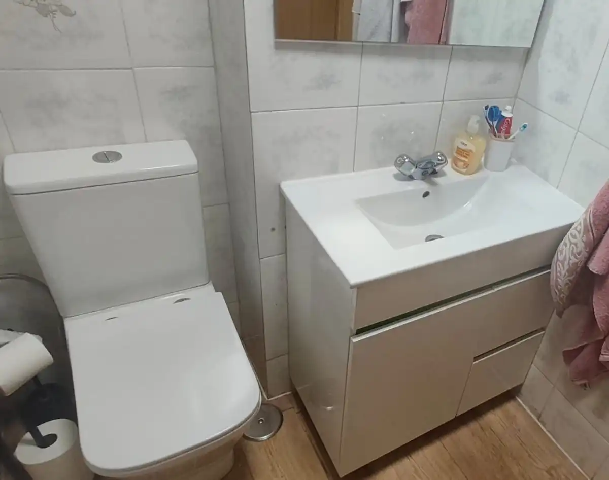 Bathroom of Flat for sale in Móstoles  with Air Conditioner, Heating and Parquet flooring
