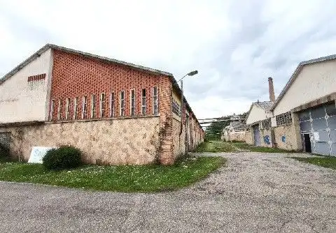 Vista exterior de Nau industrial en venda en Hacinas