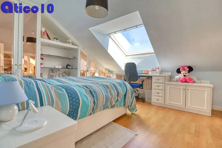 Habitación de Casa o chalet en venta en Gijón  con Calefacción, Jardín privado y Parquet