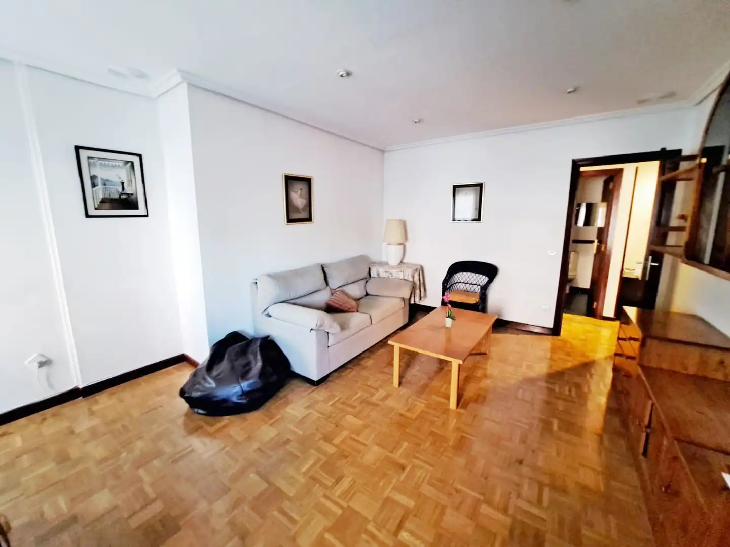 Sala d'estar de Pis en venda en Vitoria - Gasteiz amb Calefacció, Parquet i Terrassa