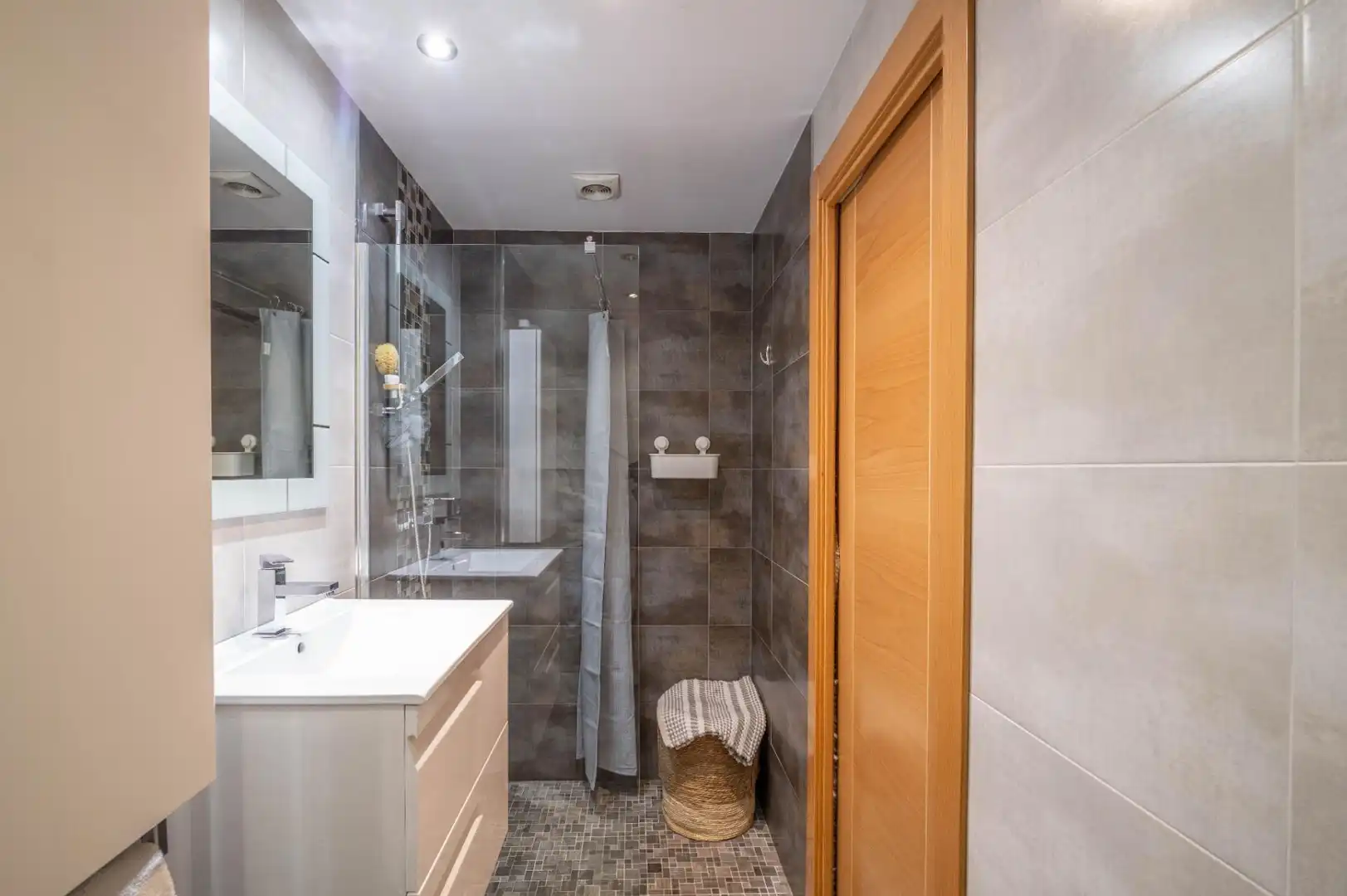 Badezimmer von Wohnungen zum Verkauf in Armilla mit Terrasse und Balkon