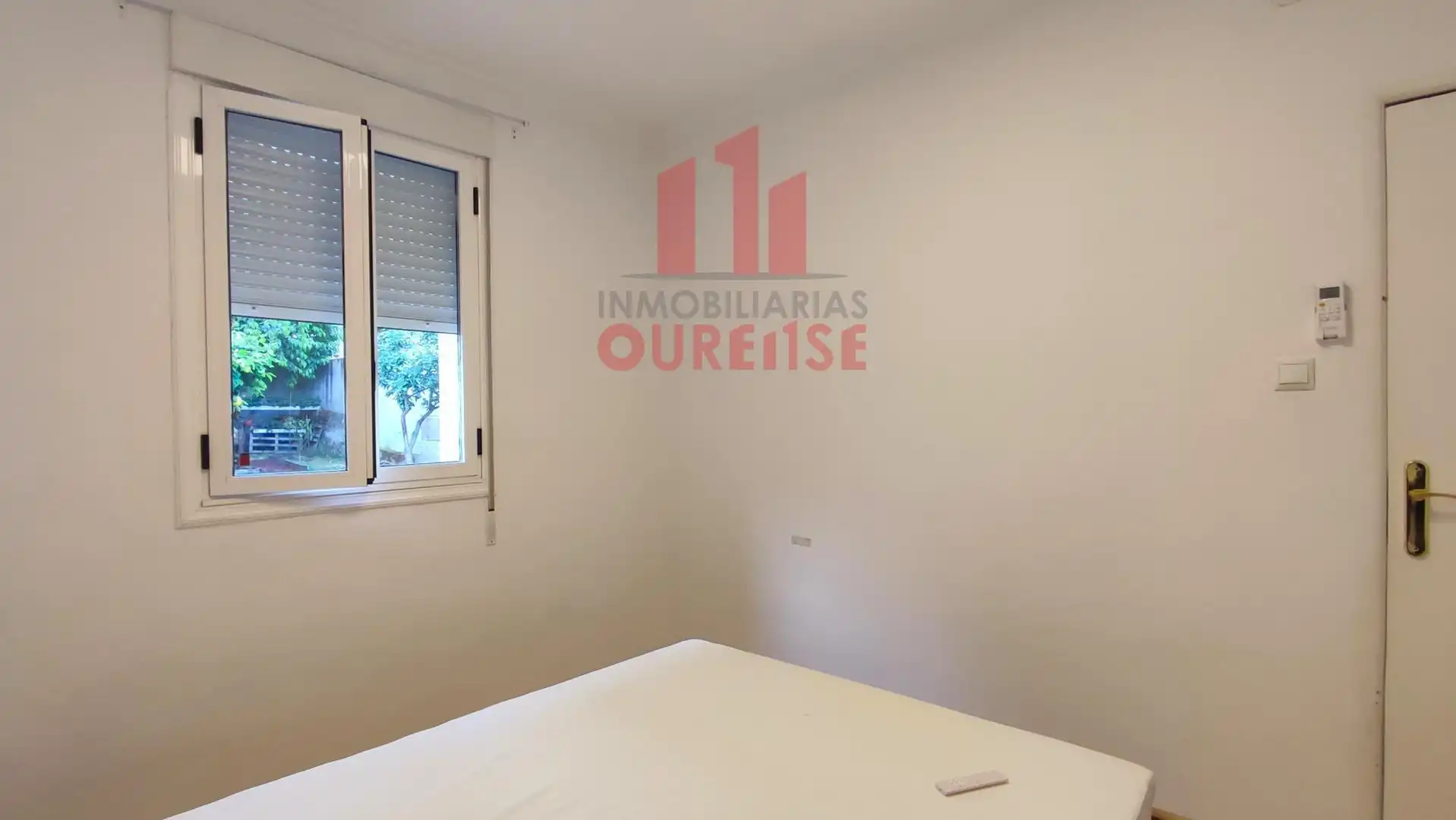 Dormitori de Casa o xalet de lloguer en Ourense Capital  amb Calefacció, Traster i Moblat