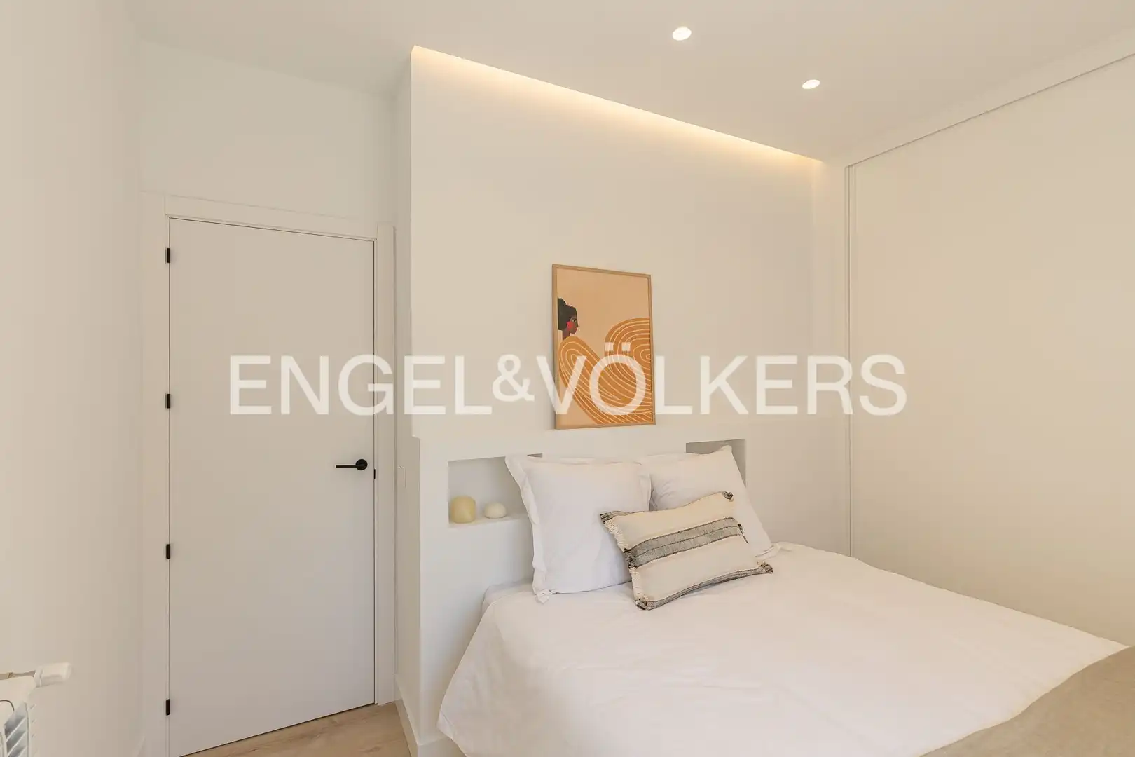 Bedroom of Flat for sale in Madrid  with Air Conditioner, Heating and Furnished