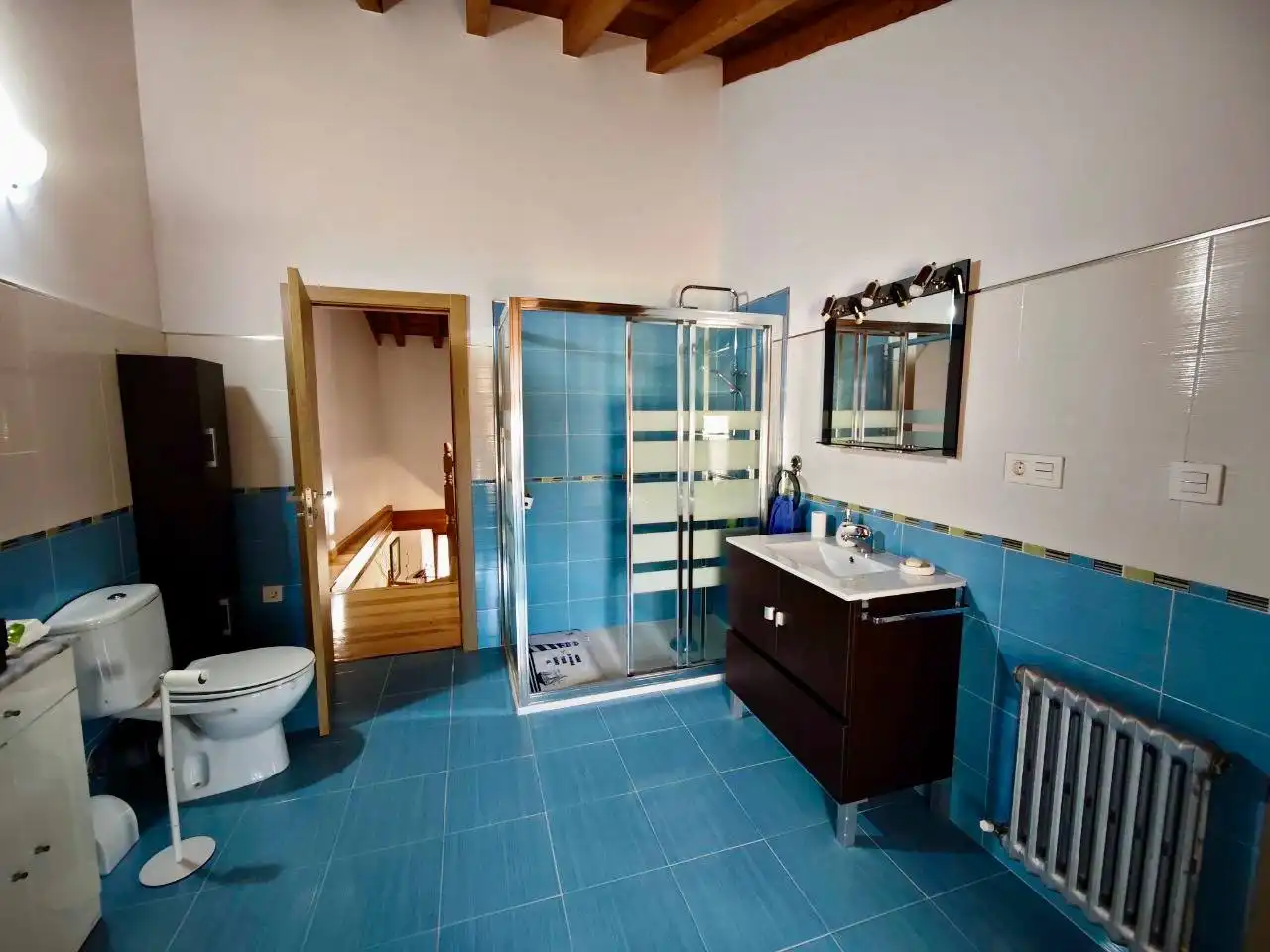 Bany de Casa adosada en venda en Rebolledo de la Torre amb Calefacció, Parquet i Moblat