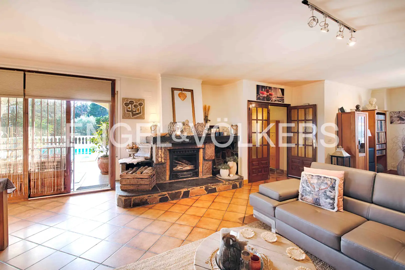 Sala d'estar de Casa o xalet en venda en Roses amb Calefacció, Jardí privat i Terrassa