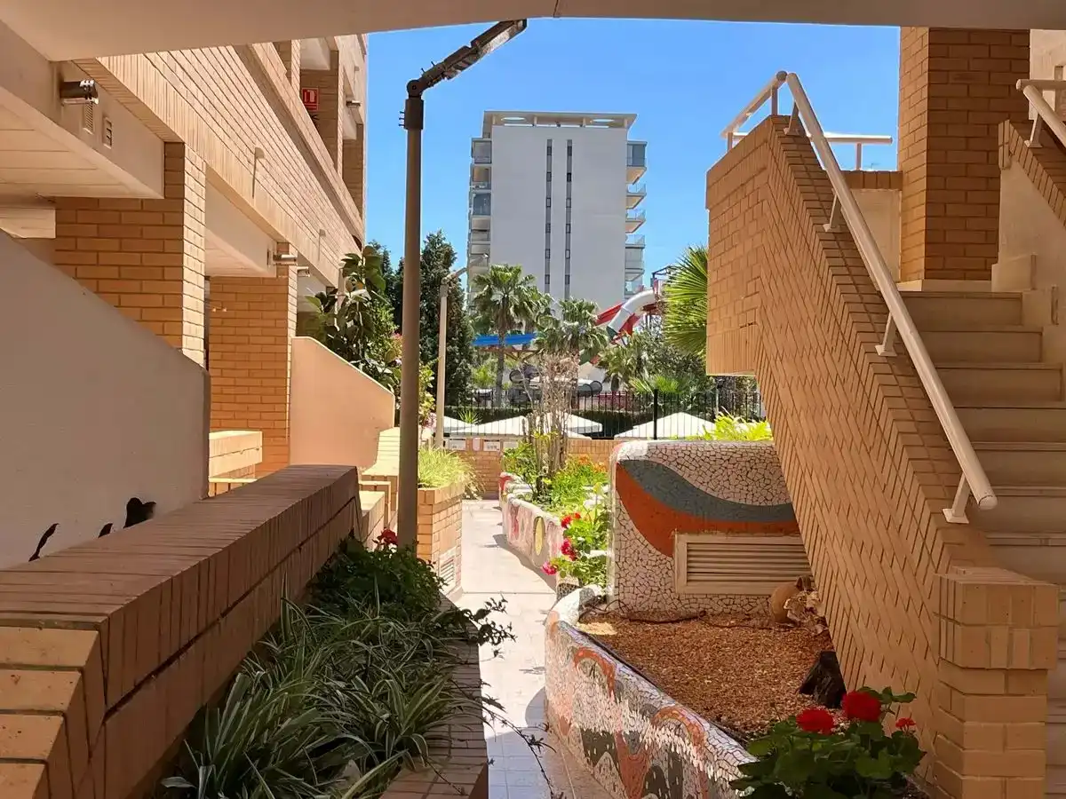 Vista exterior de Apartament en venda en Oropesa del Mar / Orpesa amb Aire condicionat, Piscina i Balcó