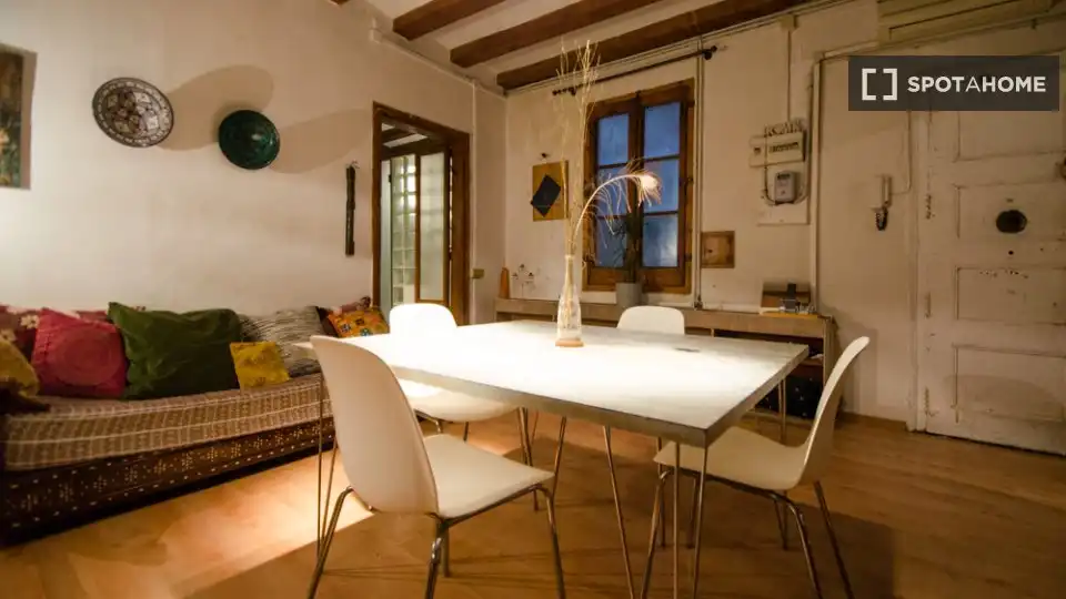 Comedor de Piso de alquiler en Barcelona con Aire acondicionado, Calefacción y Amueblado