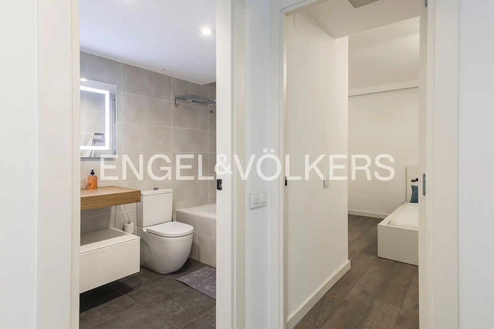 Bathroom of Duplexes for rent in Barcelona  with Air Conditioner, Heating and Parquet flooring