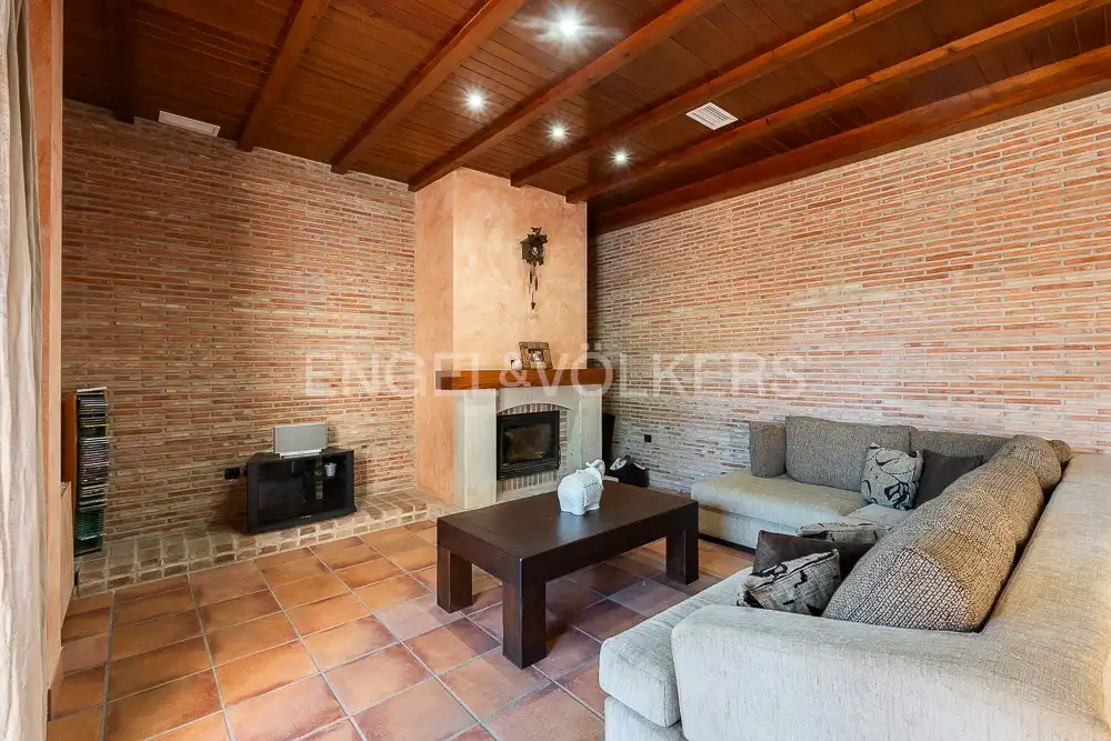 Sala d'estar de Casa o xalet en venda en Sagunto / Sagunt amb Calefacció, Jardí privat i Parquet