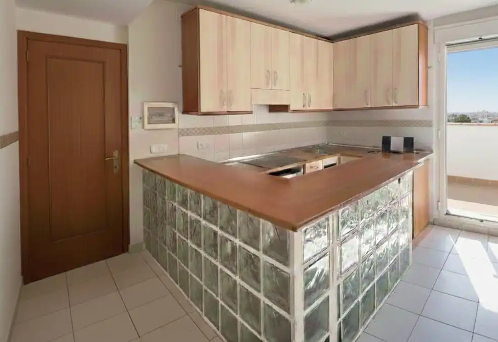 Cuina de Àtic en venda en Marbella amb Aire condicionat, Jardí privat i Terrassa