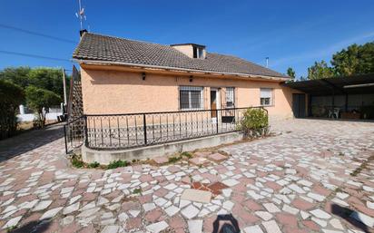 Vista exterior de Casa o xalet en venda en Traspinedo amb Calefacció, Jardí privat i Terrassa