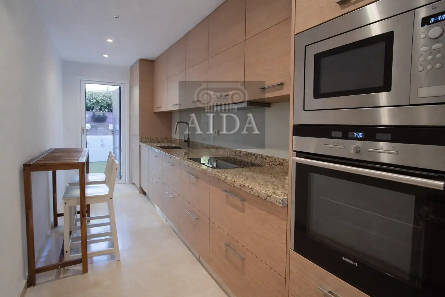 Cuina de Casa o xalet en venda en Marbella amb Aire condicionat, Terrassa i Traster